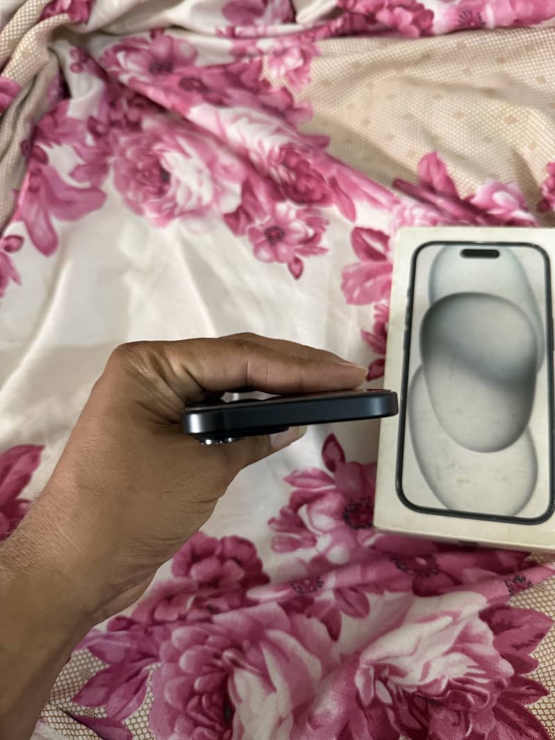 Apple iPhone 15 4