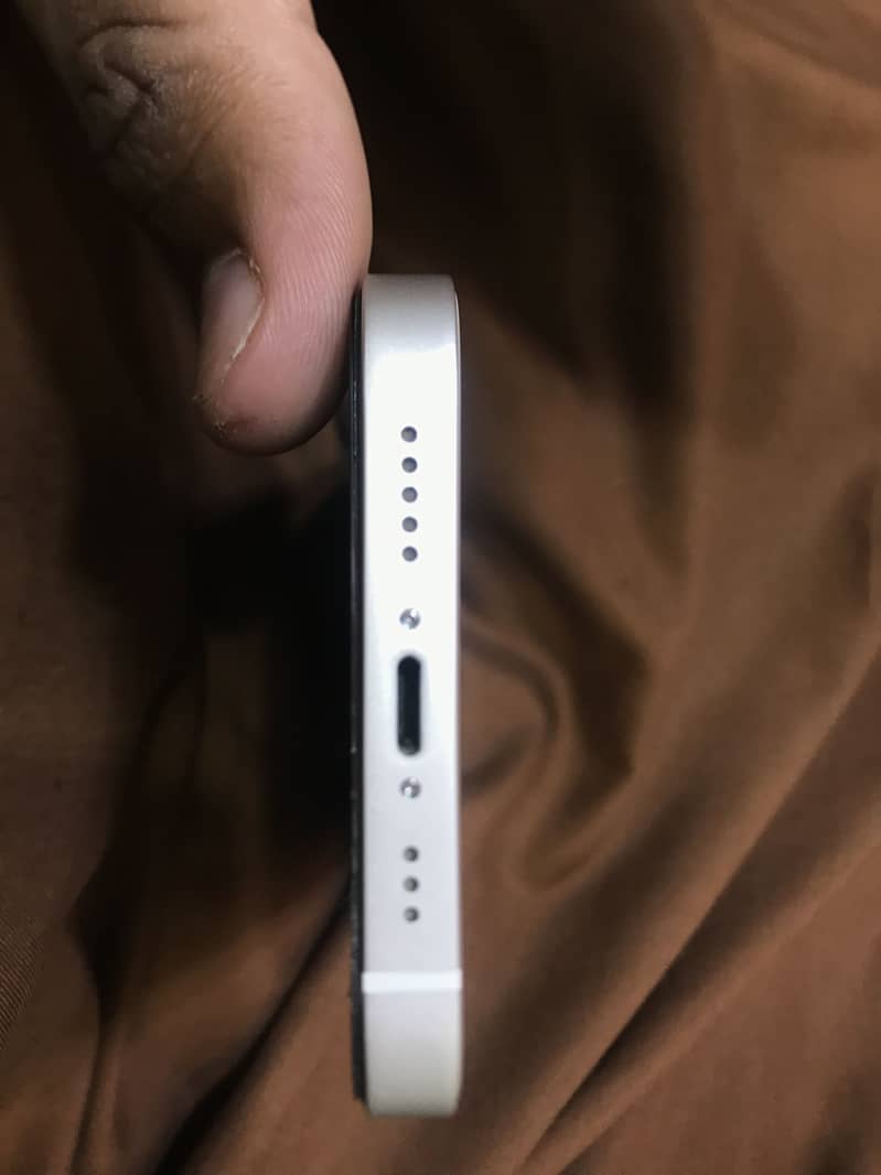 Apple iPhone 13 2