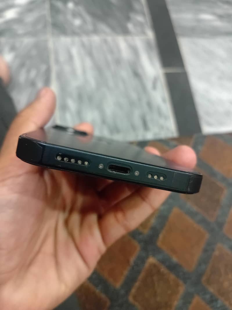 Apple iPhone 13 2