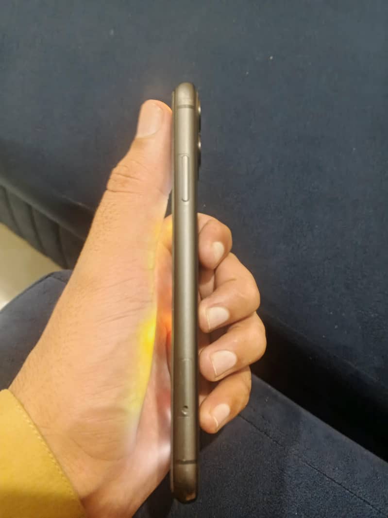 Apple iPhone 11 3