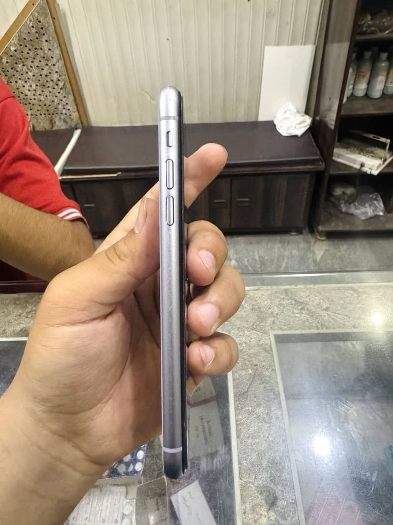 Apple iPhone 11 6