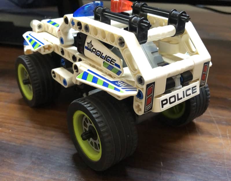 Lepin police interceptor technic pullback 3