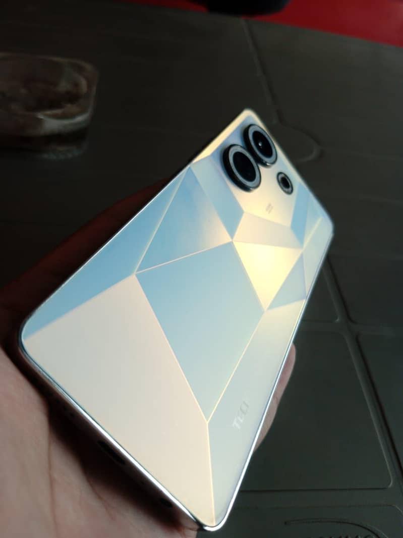 Tecno CAMON 20 0