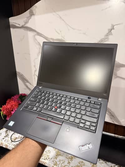 Lenovo T480s Touch Screen - Core i7 8th - 256Gb Nvme 8Gb DDR4 Ram