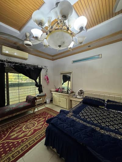 1 KANAL CORNER HOUSE AVAILABLE FOR SALE IN DHA PH 2 BLOCK Q