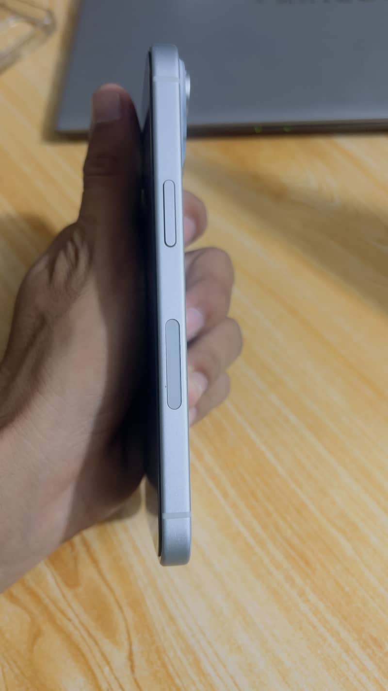 Apple iPhone 15 5