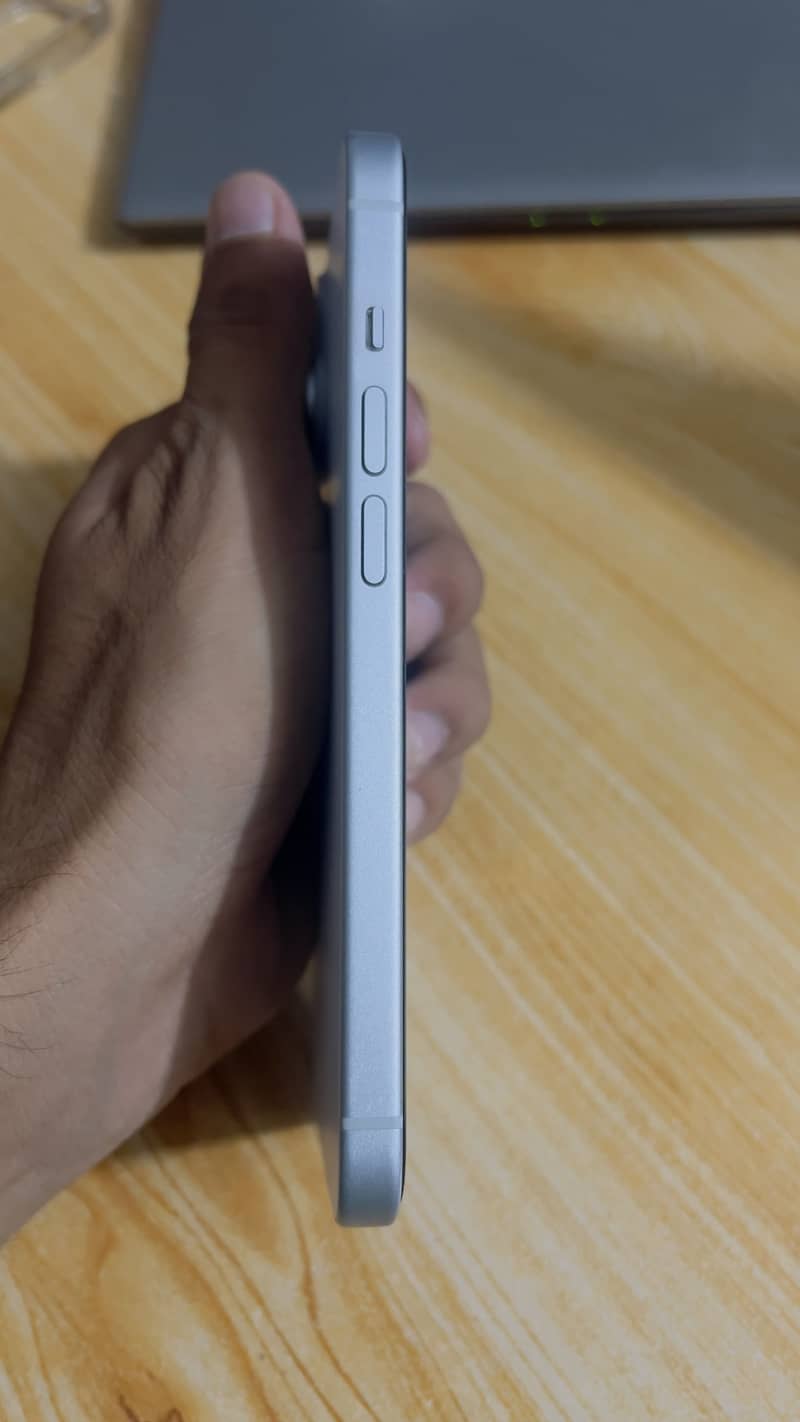 Apple iPhone 15 7