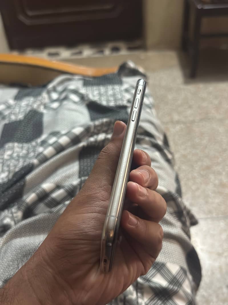 Apple iPhone X 3