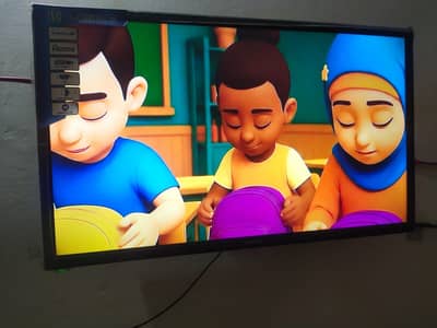 Mzee 32 inches full HD LED TV for sale