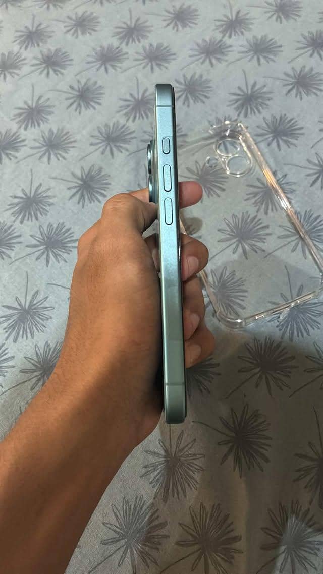 Apple iPhone 16 2