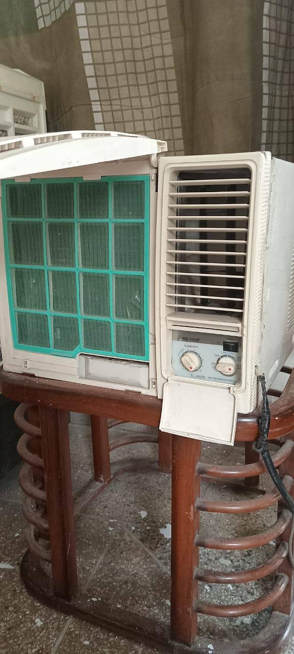 Window AC good condition 2