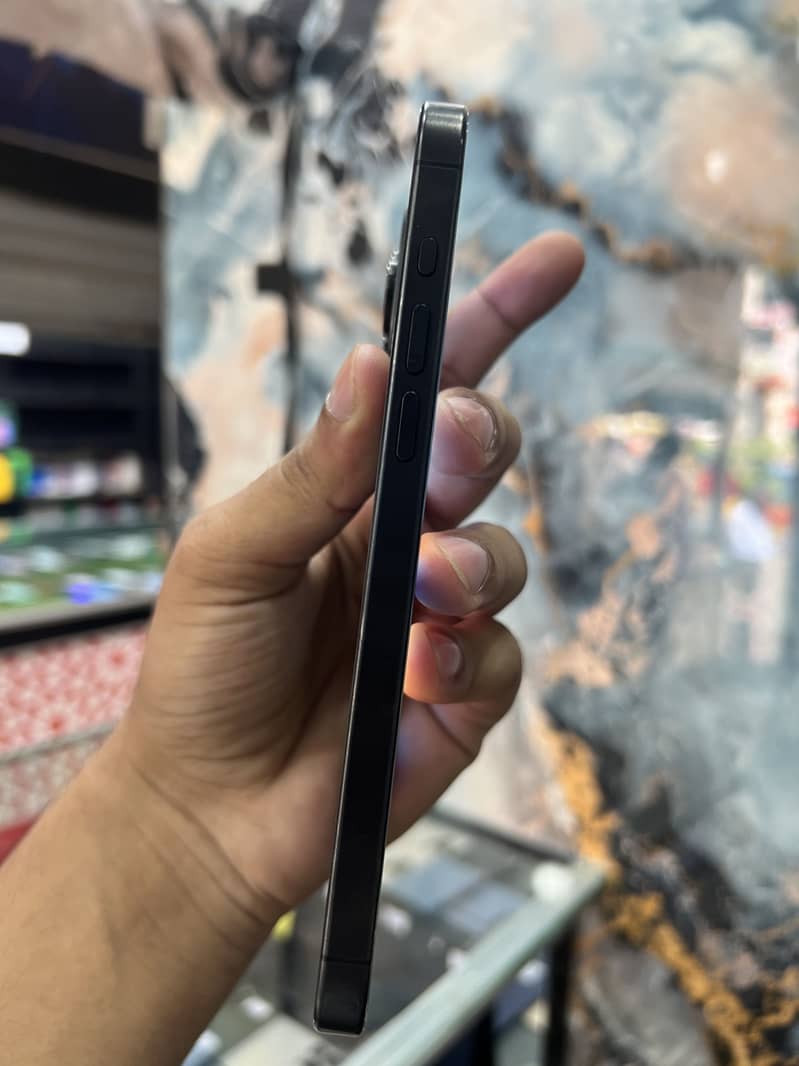 Apple iPhone 15 Pro Max 1