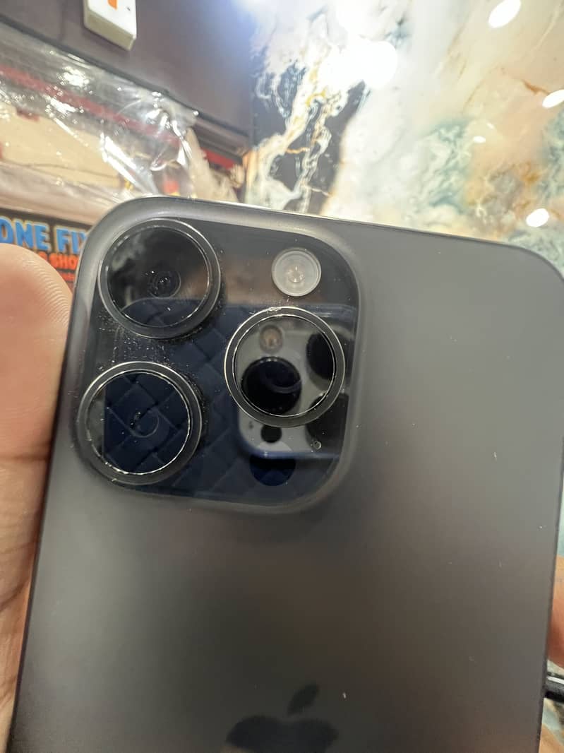 Apple iPhone 15 Pro Max 2