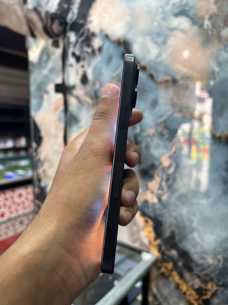 Apple iPhone 15 Pro Max 3