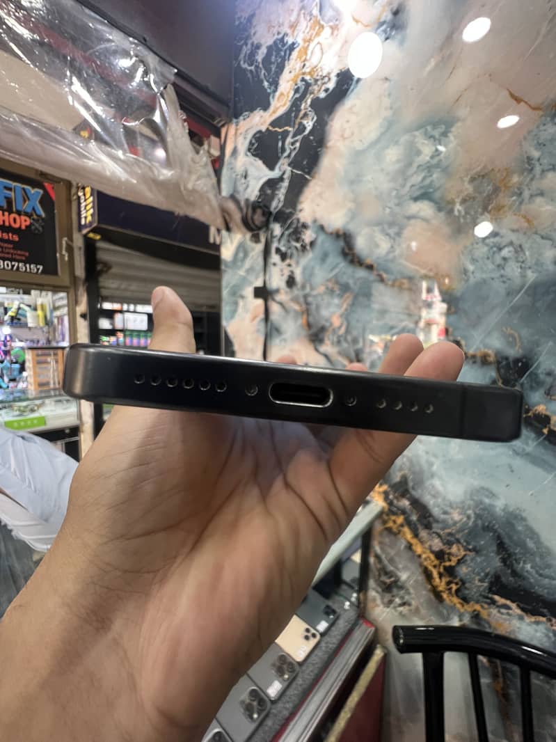 Apple iPhone 15 Pro Max 5