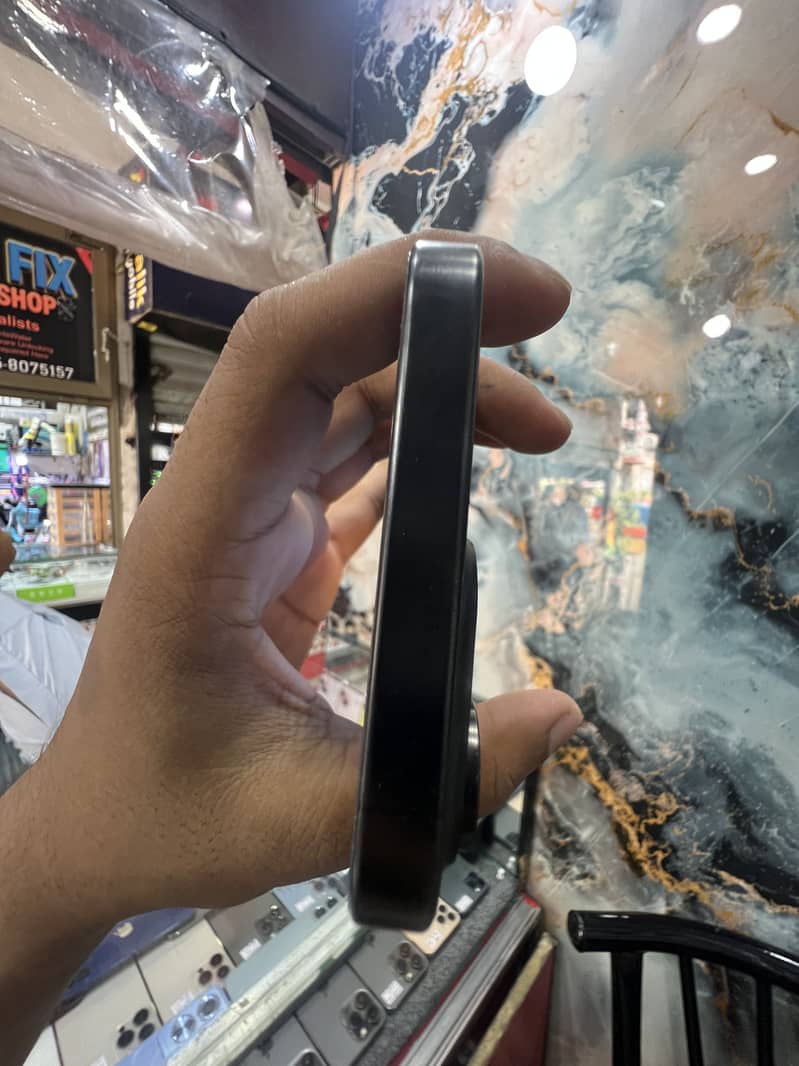 Apple iPhone 15 Pro Max 6