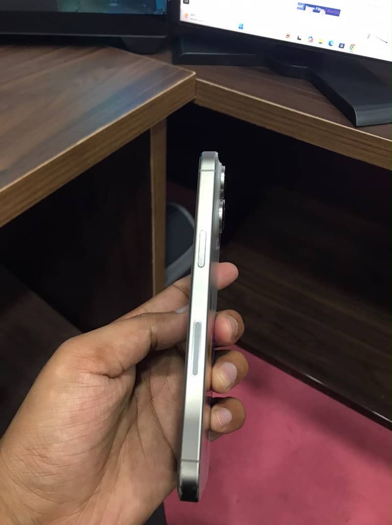Apple iPhone 15 Pro Max 5