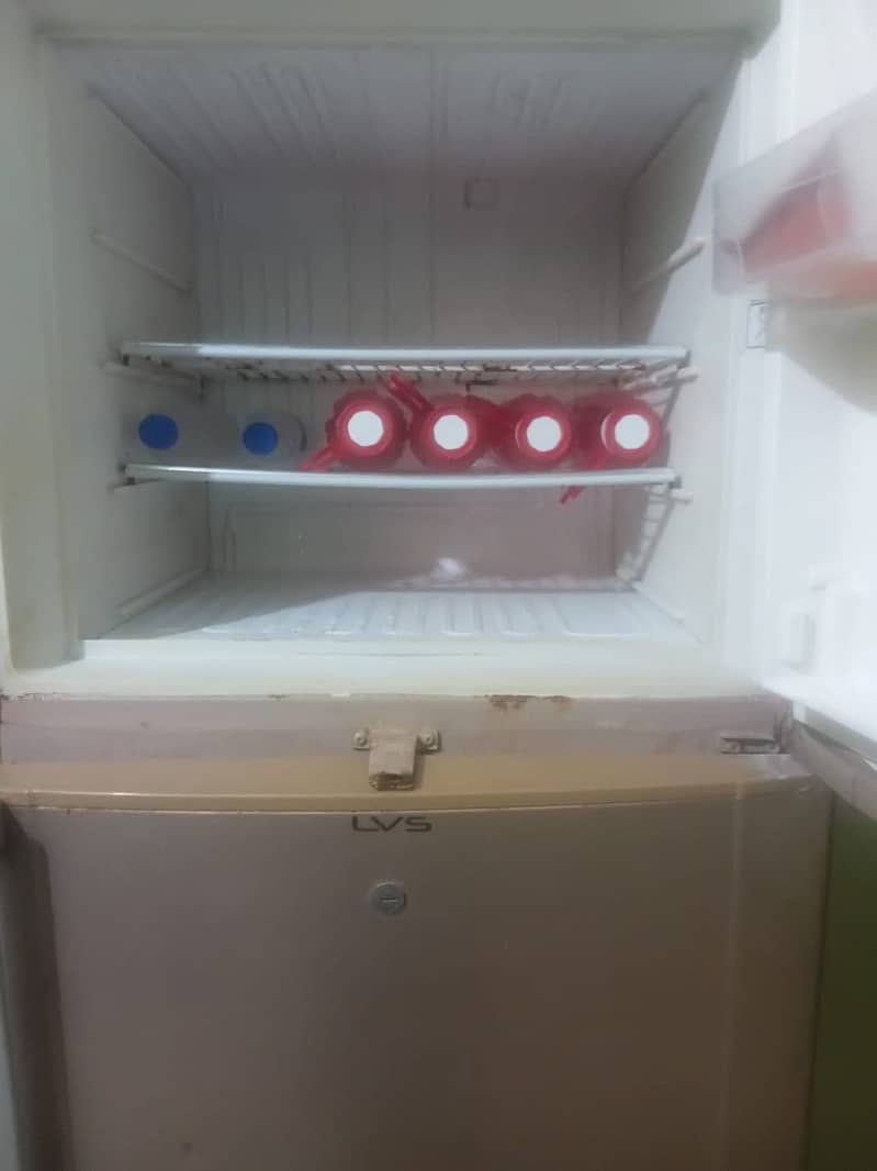 Dawlance refrigerator 0