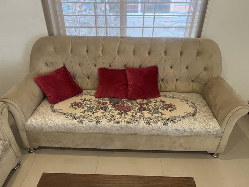 6 Seater Safa + Center Table 0