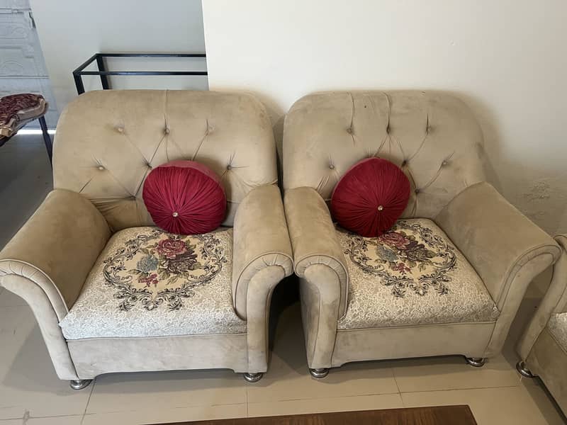 6 Seater Safa + Center Table 1