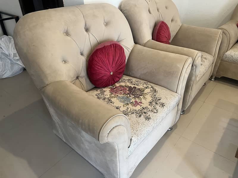 6 Seater Safa + Center Table 2