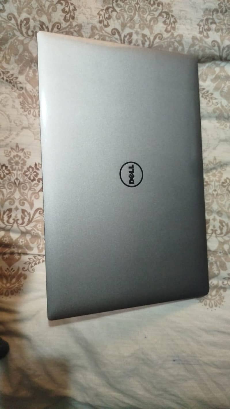 Dell Precision 5520 0