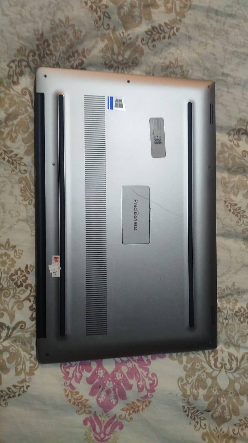 Dell Precision 5520 2