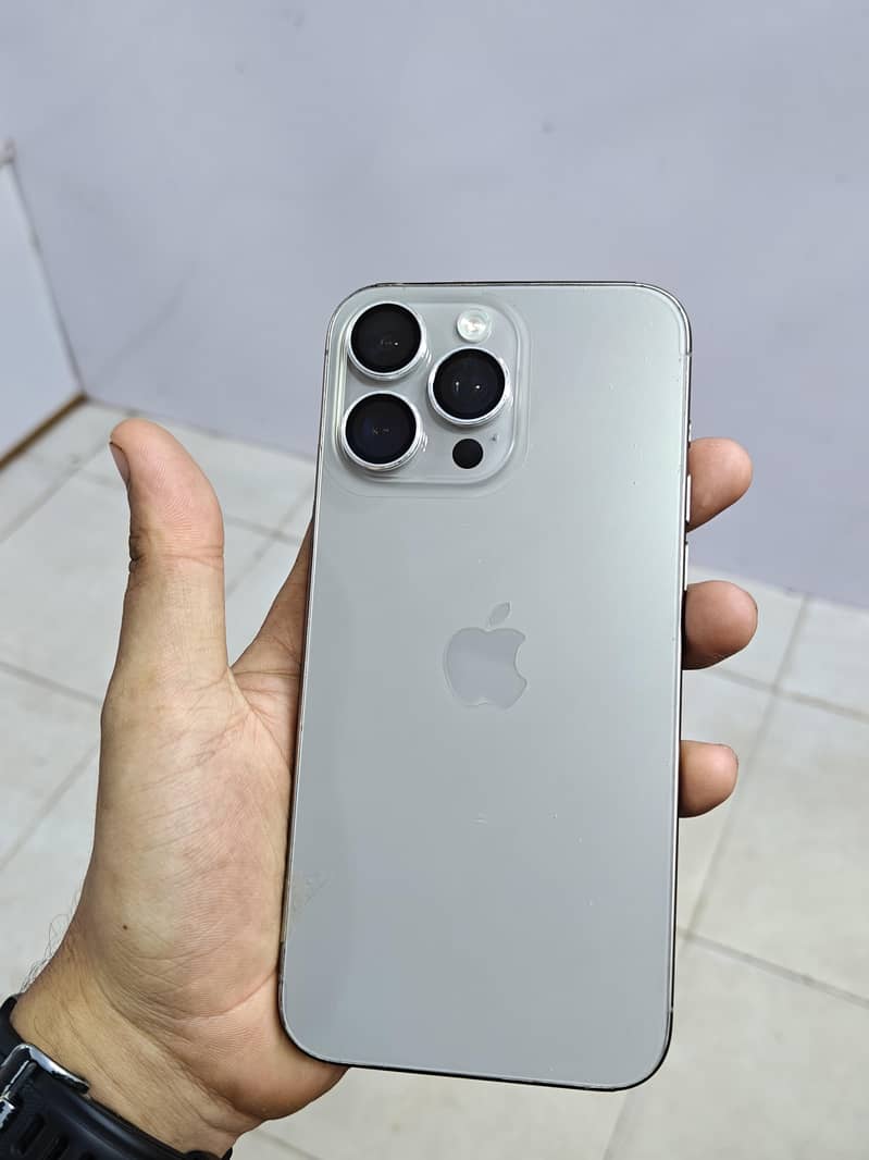 Apple iPhone 15 Pro Max 1