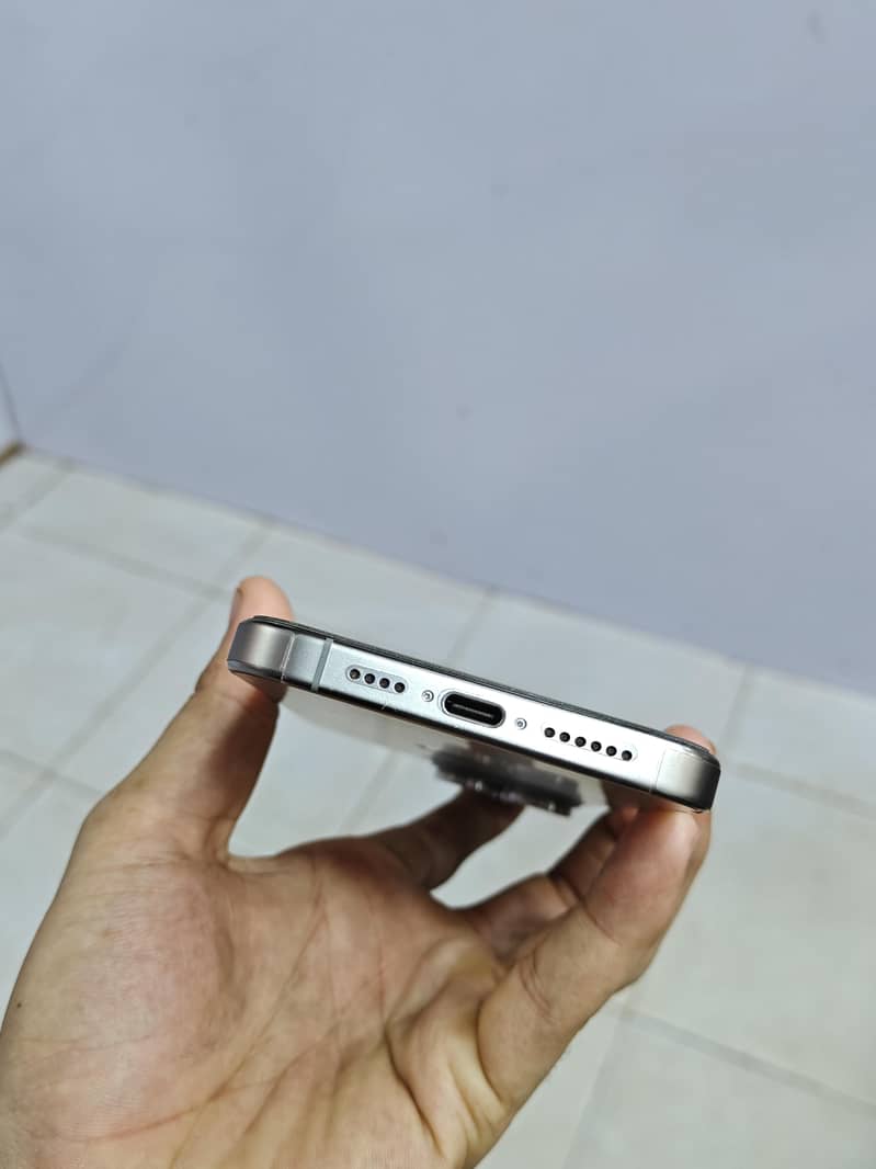 Apple iPhone 15 Pro Max 2