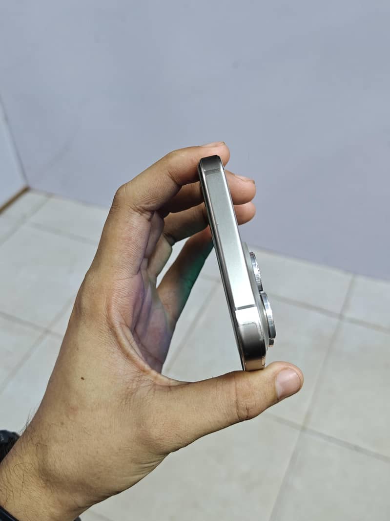 Apple iPhone 15 Pro Max 3