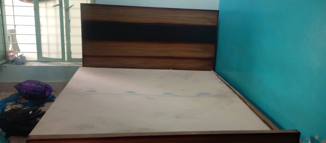  ڈبل بیڈ فروخت کے لیے  اچھی حالت میں مضبوط ڈبل بیڈ فروخت کے لیے دس 1