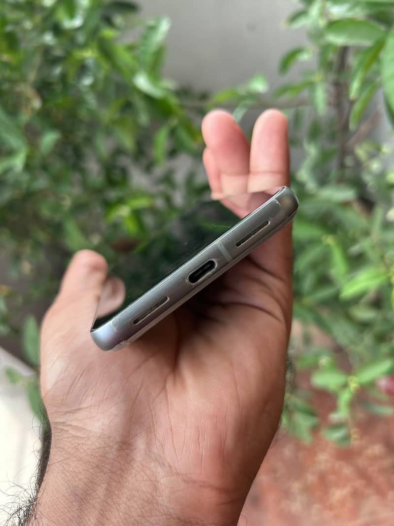Google Pixel 8 4