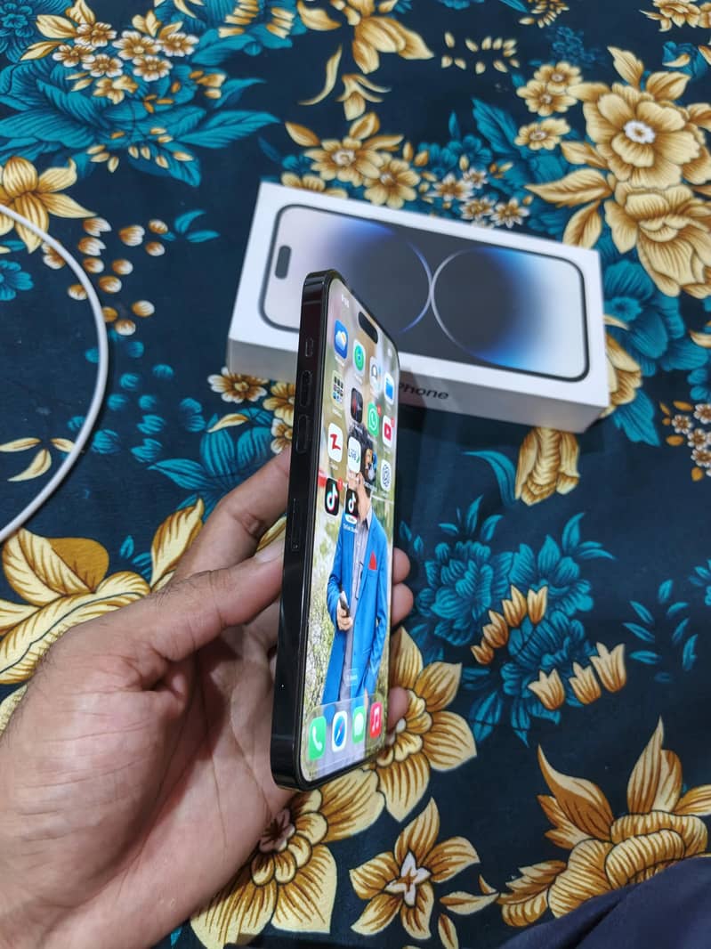 Apple iPhone 14 Pro Max 6