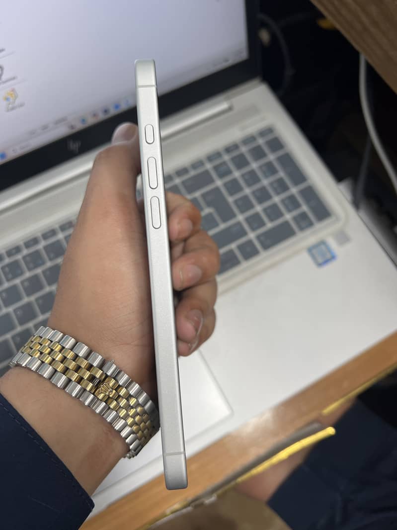 Apple iPhone 16 Plus 128Gb jv 1