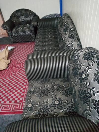 5 Seater Sofa set for sale, Used but in good condition.