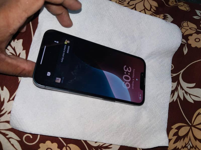Apple iPhone 14 JV 1