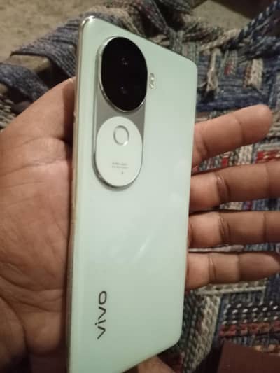 Vivo V40e