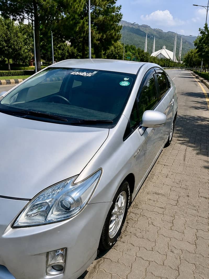Toyota Prius 2011 1