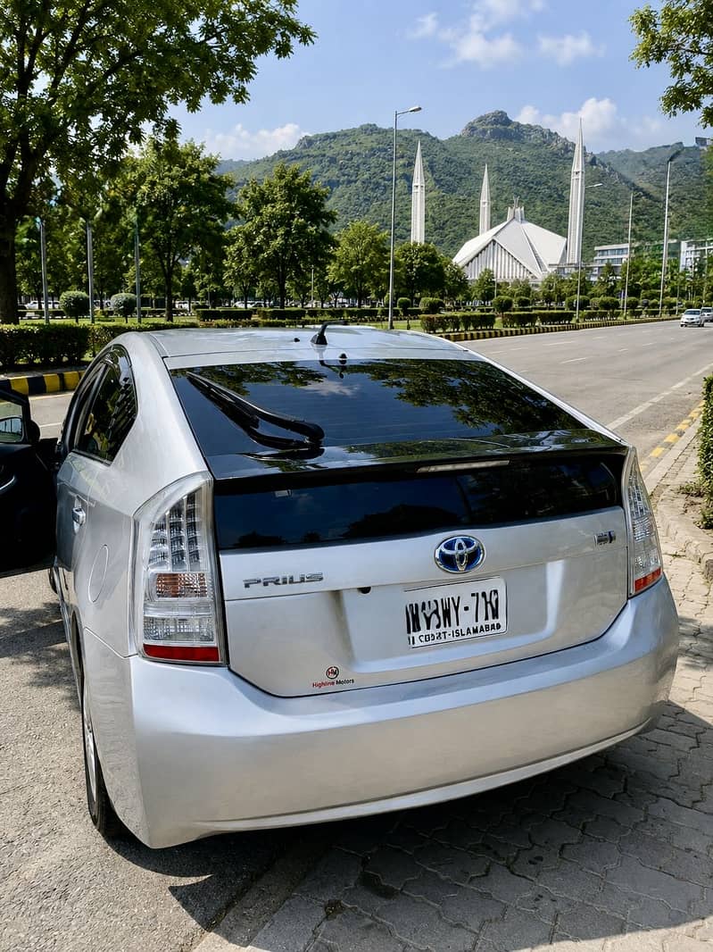 Toyota Prius 2011 4