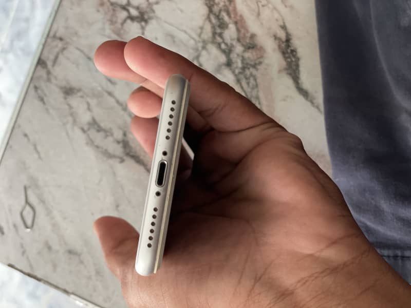 Apple iPhone 7 0