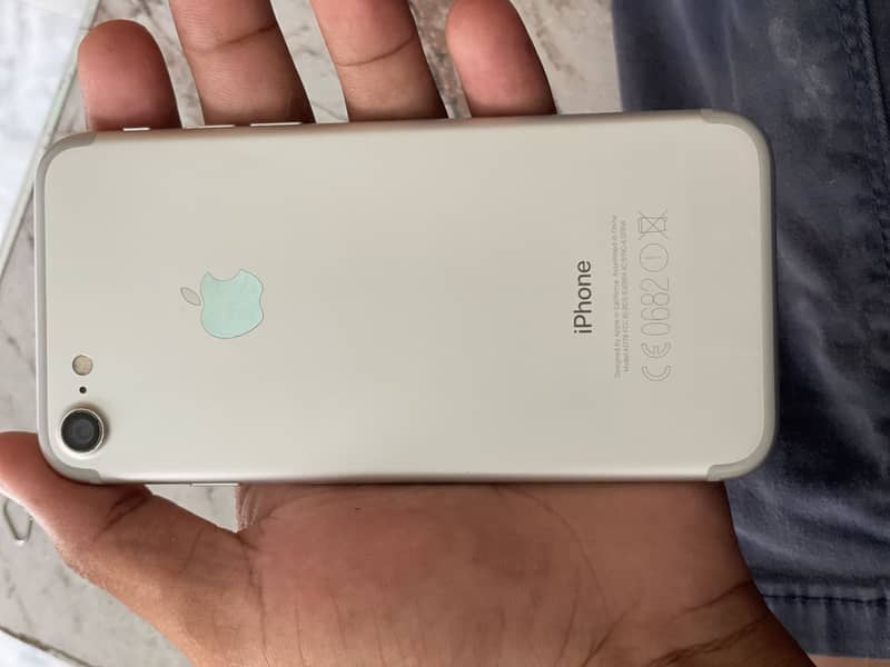 Apple iPhone 7 2