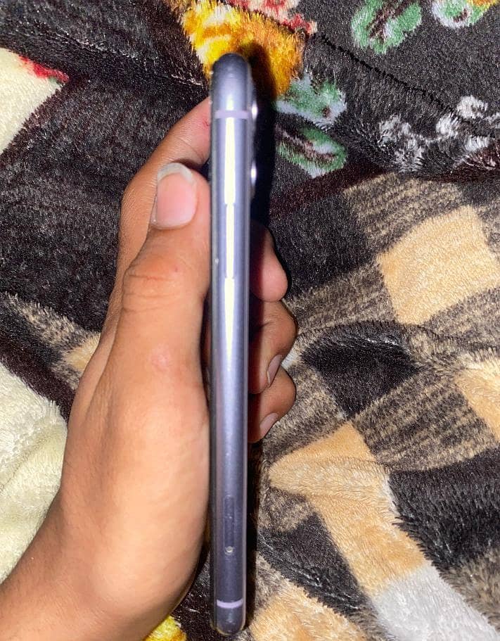 Apple iPhone 11 3