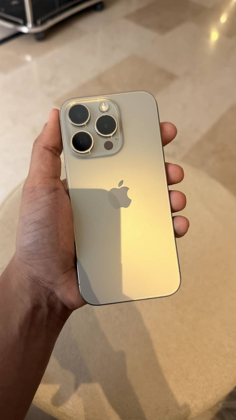 Apple iPhone 15 Pro 0
