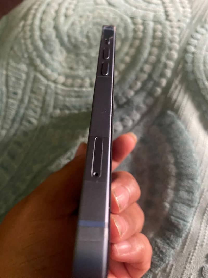 Apple iPhone 14 4