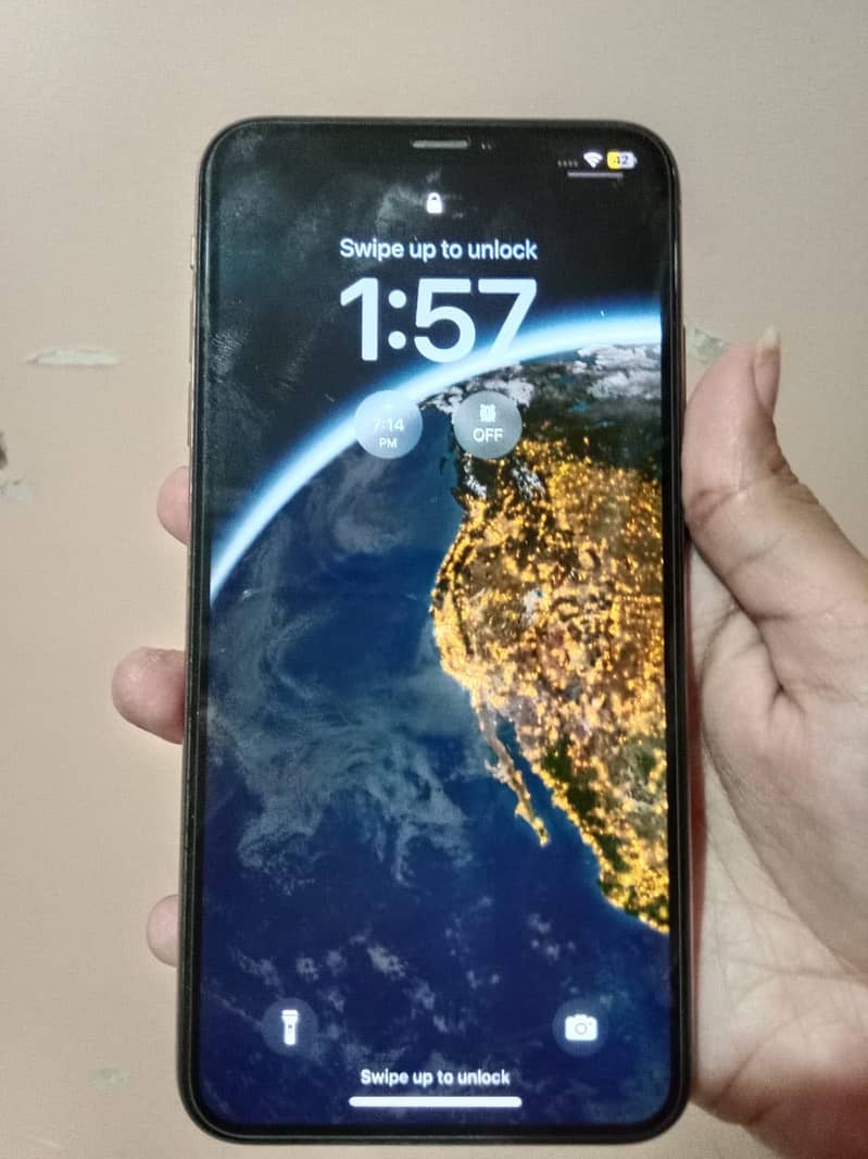 Apple iPhone XS Max 4