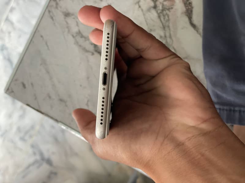 Apple iPhone 7 Plus 6