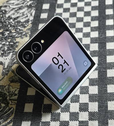 Samsung Mobile Z Flip 7 FE - UK Model