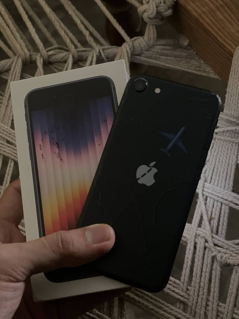 Apple iPhone SE 3 complete box jv 1