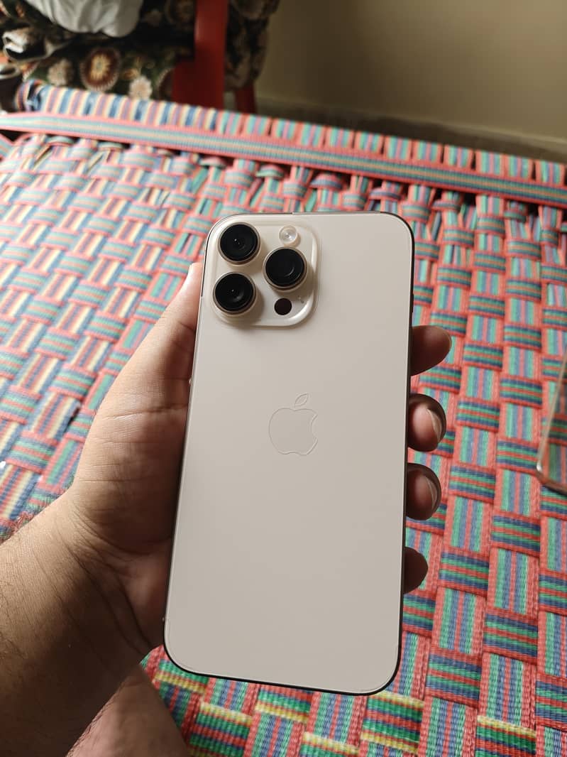 Apple iPhone 16 Pro Max JV 5