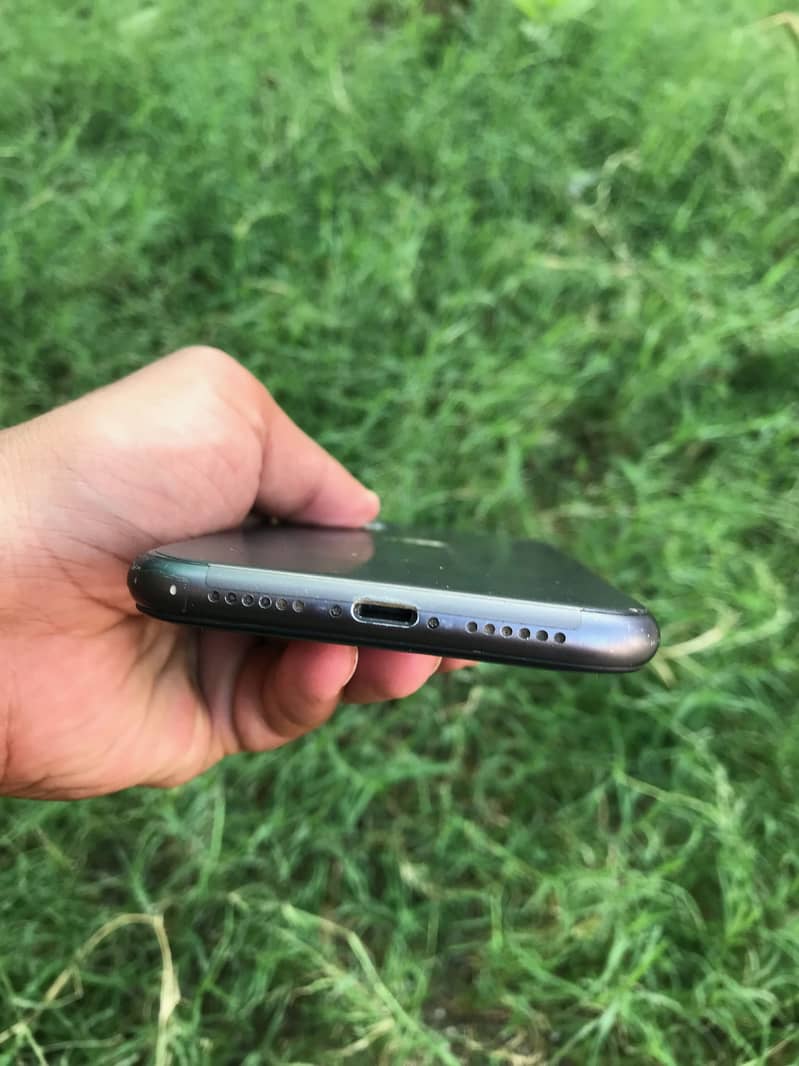 Apple iPhone 11 3